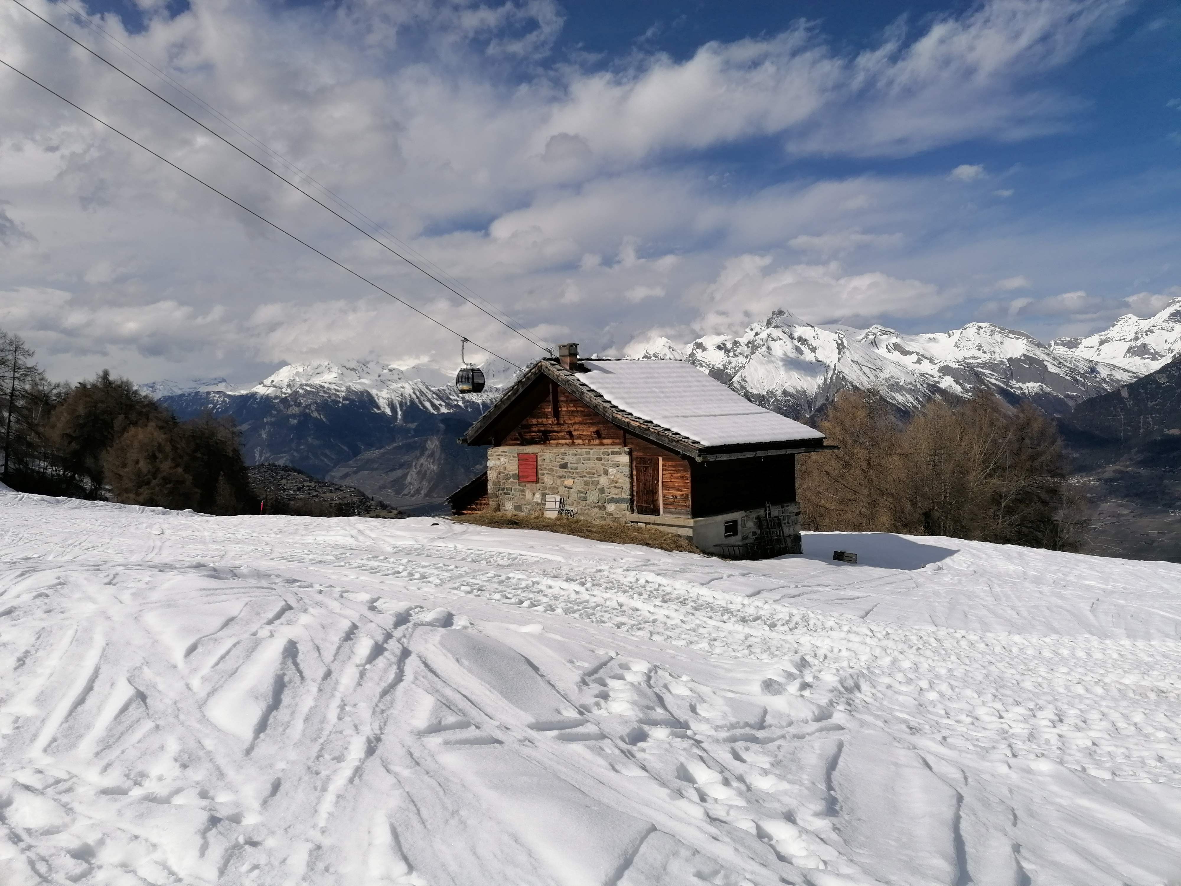 oberhalb Veysonnaz die Piste überquert